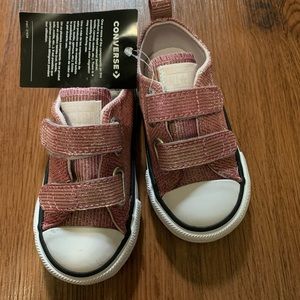 Size 6 converse and size 8 converse toddler girls